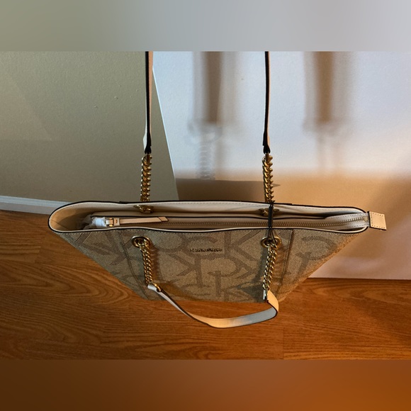 New Calvin Klein Large Saffiano Leather Top Zip Chain Tote-Brown Monogram Print - Picture 3 of 3